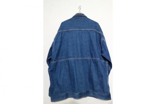 デニムジャケットのウォッシュデニム