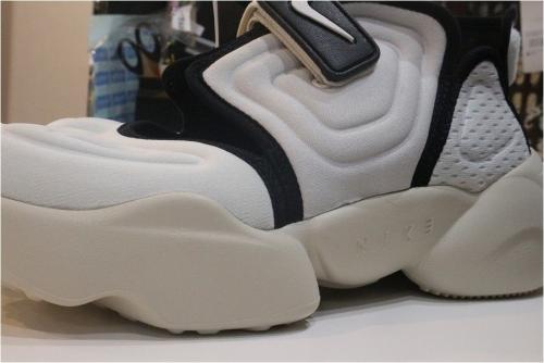 BQ4797-100のスニーカー