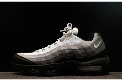 ドレスシューズのNIKE AIR MAX 95 ESSENTIAL