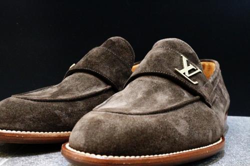 ルイヴィトンのスエードシューズ