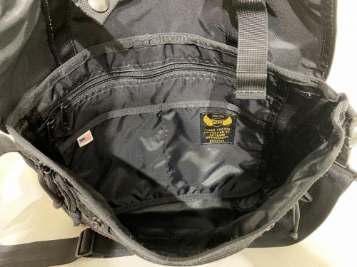 ナイロンショルダーバッグの20周年モデル