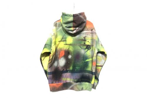 シュプリームのプルオーバーパーカー