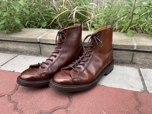 トリッカーズのブーツ