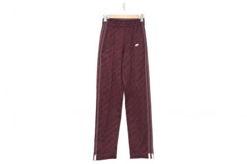 トラックパンツのストリートアイテム