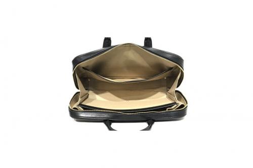 ブリーフケースのドメスティック　