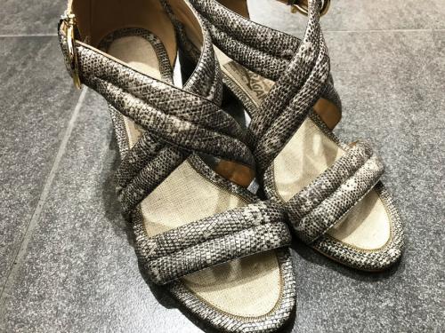 サルヴァトーレ フェラガモのストラップサンダル