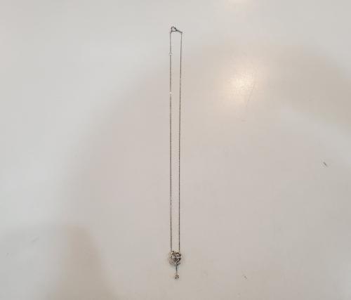 ヴァンドーム アオヤマのローズドブリーズネックレス