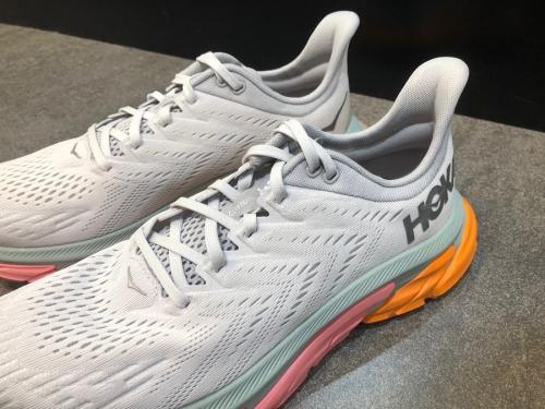 ホカ オネオネの亀戸　スニーカー