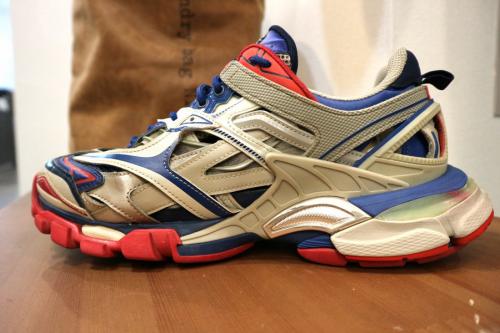 バレンシアガのダッドシューズ