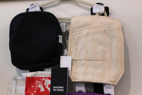 ラフシモンズ × イーストパックのPocketbag Loop Garden