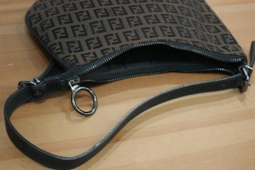 フェンディのショルダーバッグ