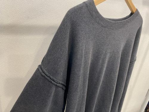 ヨークのOVERSIZED PIPUNG SWEAT