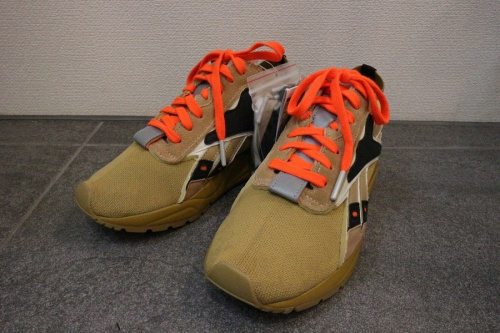 スニーカーのREEBOK CLASSIC