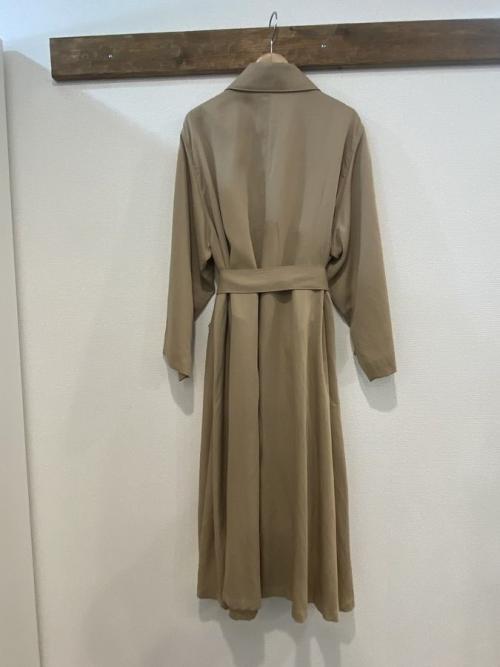 ステンカラーコートのレディース　