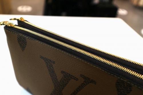 ルイ ヴィトン　のポシェットドゥーブルジップ