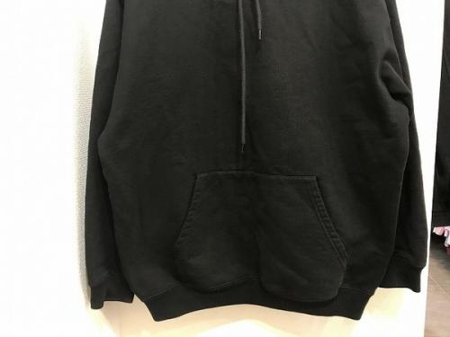 バックロゴフーディのメンズ