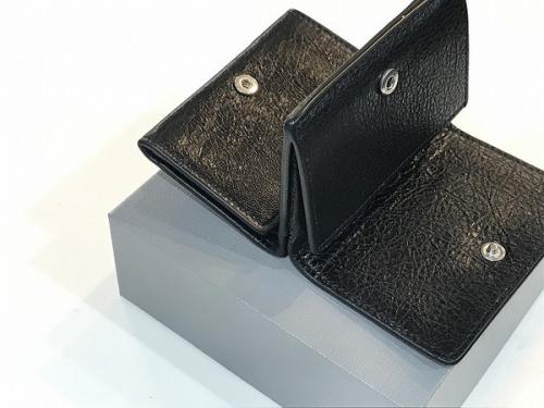 バレンシアガのグラフィティウォレット