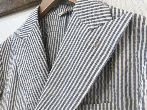 シアサッカーのテーラードジャケット