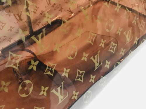 モノグラムPVCのトートバッグ