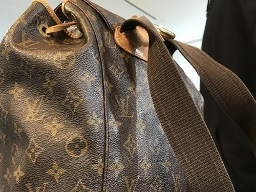 ラグジュアリーブランドのLOUIS VUITTON 　