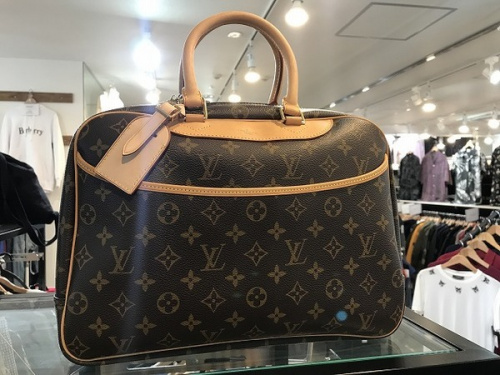 ラグジュアリーブランドのLOUIS VUITTON 　