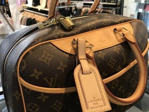 LOUIS VUITTON 　のルイ ヴィトン　