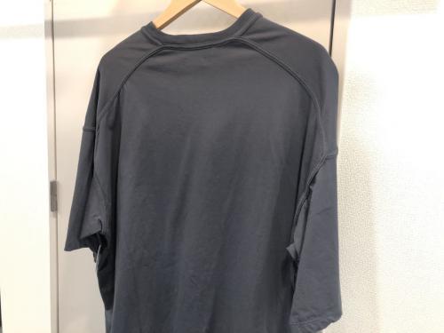 ヨークのオーバーサイズTシャツ