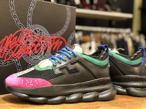 ラグジュアリーブランドのVERSACE　