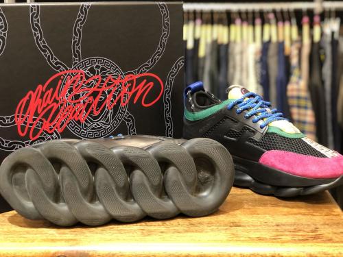 ヴェルサーチのダッドスニーカー