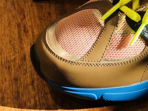 スニーカーのチャンキーソール