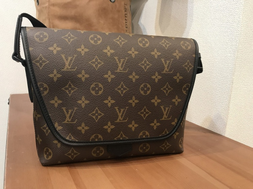 ラグジュアリーブランドのLOUIS VUITTON 　