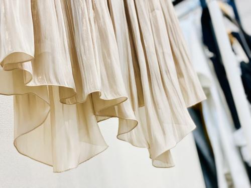 アンタイトルのルーチェシャイニークロスギャザースカート