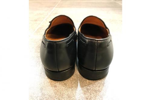 クロケット＆ジョーンズのタッセルローファー