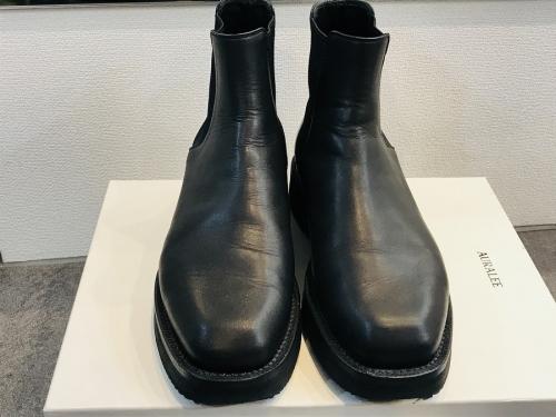 オーラリー×フットザコーチャーのサイドゴアブーツ