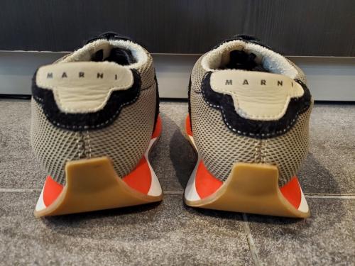 ビッグフットスニーカー