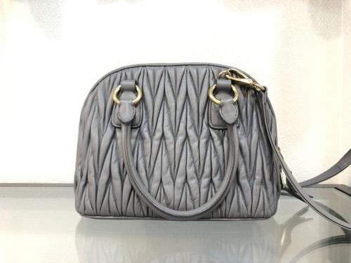 ミュウミュウのマテラッセ2WAYショルダーバッグ