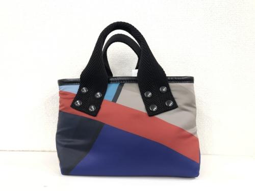 KAWSのトートバッグ