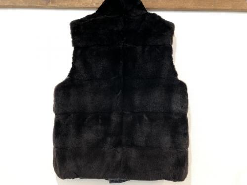 リバーシブルダウンベストのメンズ