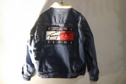 「TOMMY HILFIGERのTOMMY JEANS 」