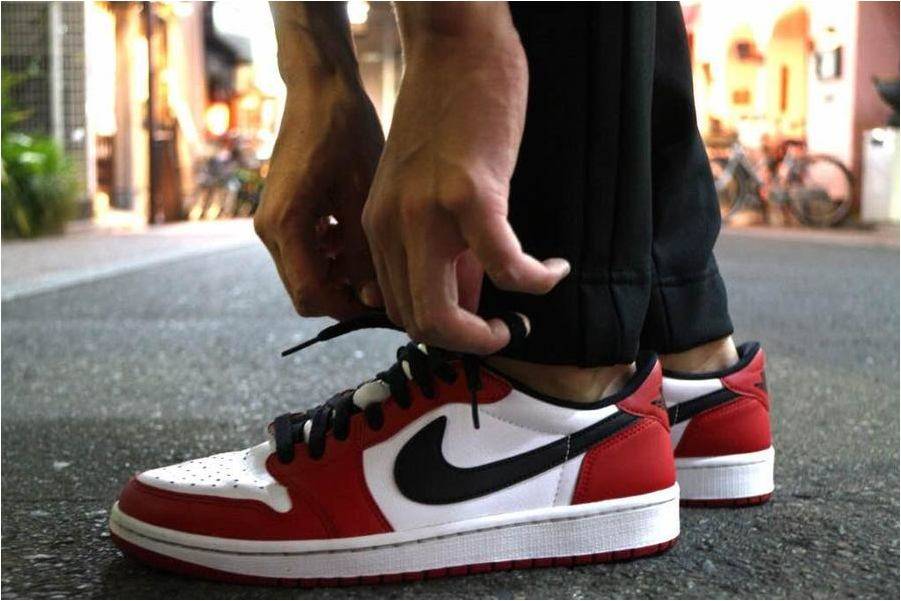 nike air jordan 1 chicago low