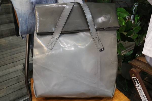 フライターグ　廃盤　ビックロゴ　完売　グレー フライターグ 廃盤 ビックロゴ 完売 グレー - メルカリ