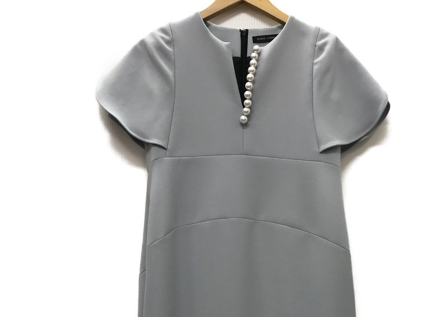 Yoko Chan ヨーコチャン フレアースリーブパールスリットラインドレス ワンピースを買取入荷致しました 21 08 11発行