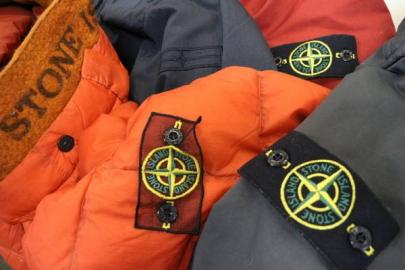 「STONE ISLANDのダウン 」