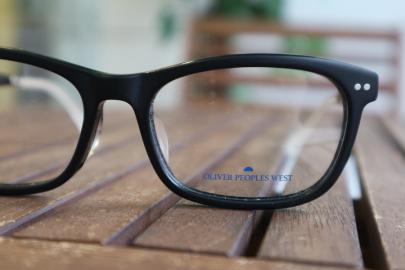 「ビジネスアイテムのOLIVER PEOPLES WEST 」