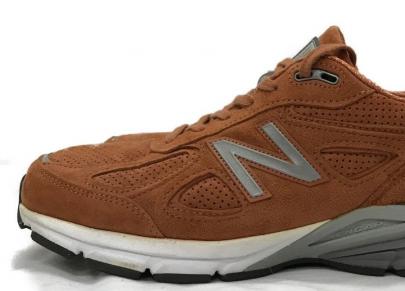 「スニーカーのNEW BALANCE 」