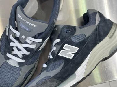 「スポーツブランドのNEW BALANCE 」