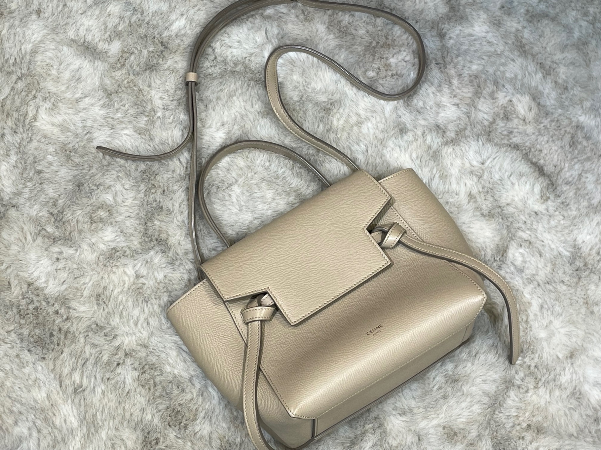 美品 CELINE セリーヌ Belt Bag Nano ベルトバッグ ナノ 2WAYショルダーバッグ グレインドカーフスキン ベージュ レディース 古着 中古 USED CELINE /セリーヌ】BELT BAG NANO 2WAY(ベルトバッグナノ 2WAY )が買取