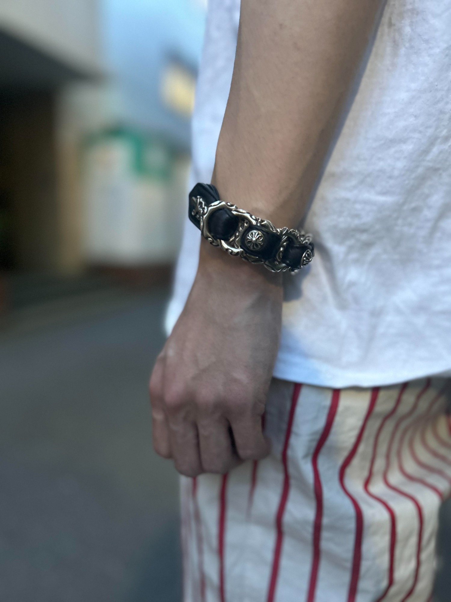 CHROME HEARTS/クロムハーツ】から「スクロールレザーブレスレット」が ...