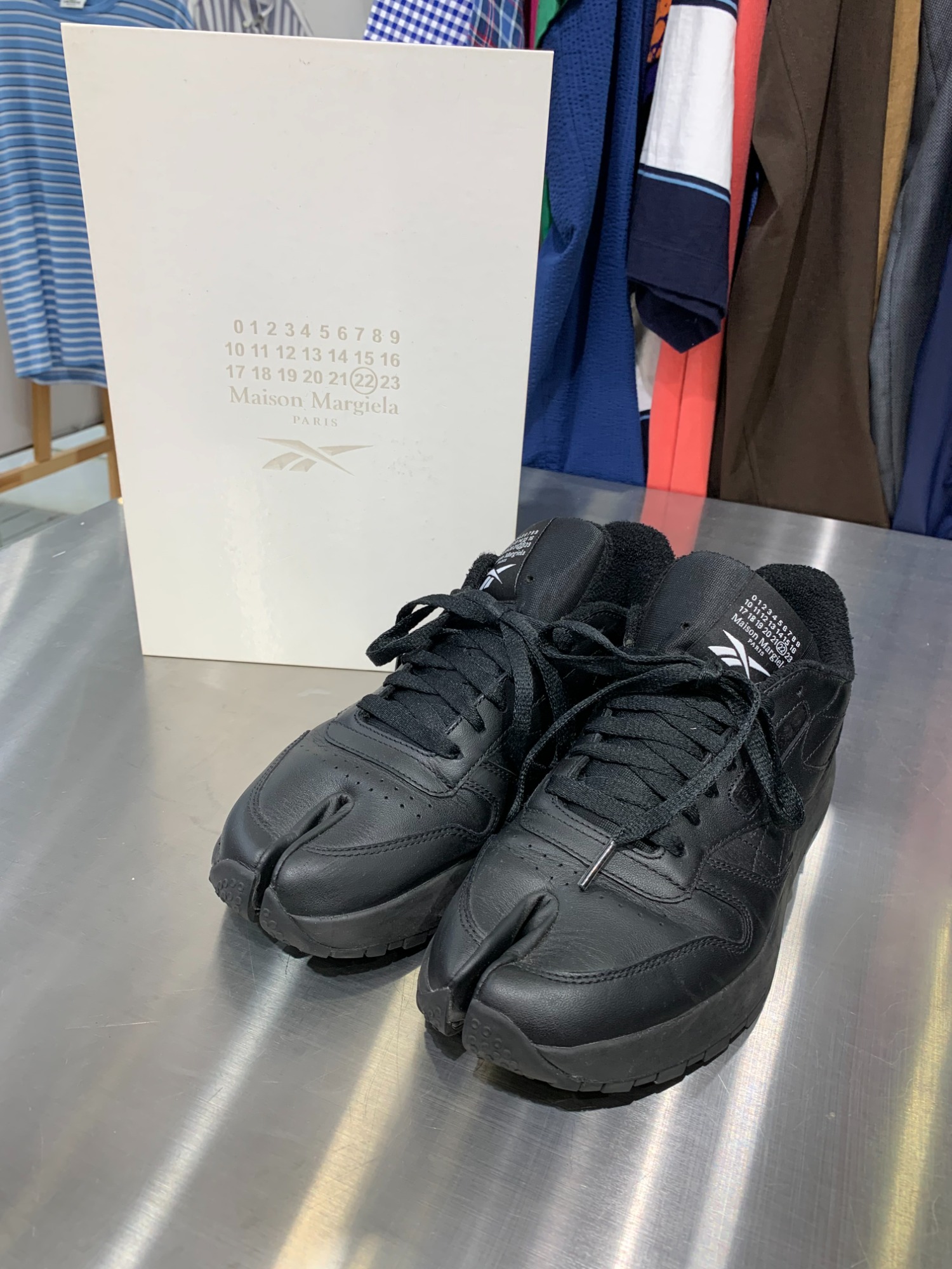 Maison Margiela×REEBOK/メゾンマルジェラ×リーボック】から「CLASSIC ...