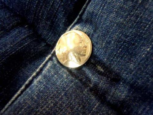 デニムシャツの中央線